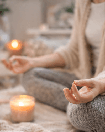 achtsame Morgenroutine mit kurzer Meditation am Morgen