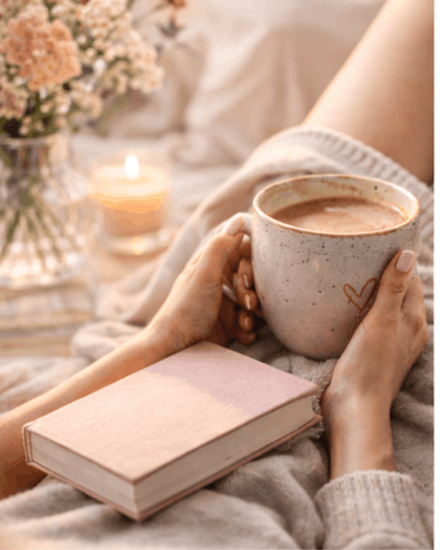 ruhiger Kaffee Moment als Teil einer Morgenroutine für Mamas